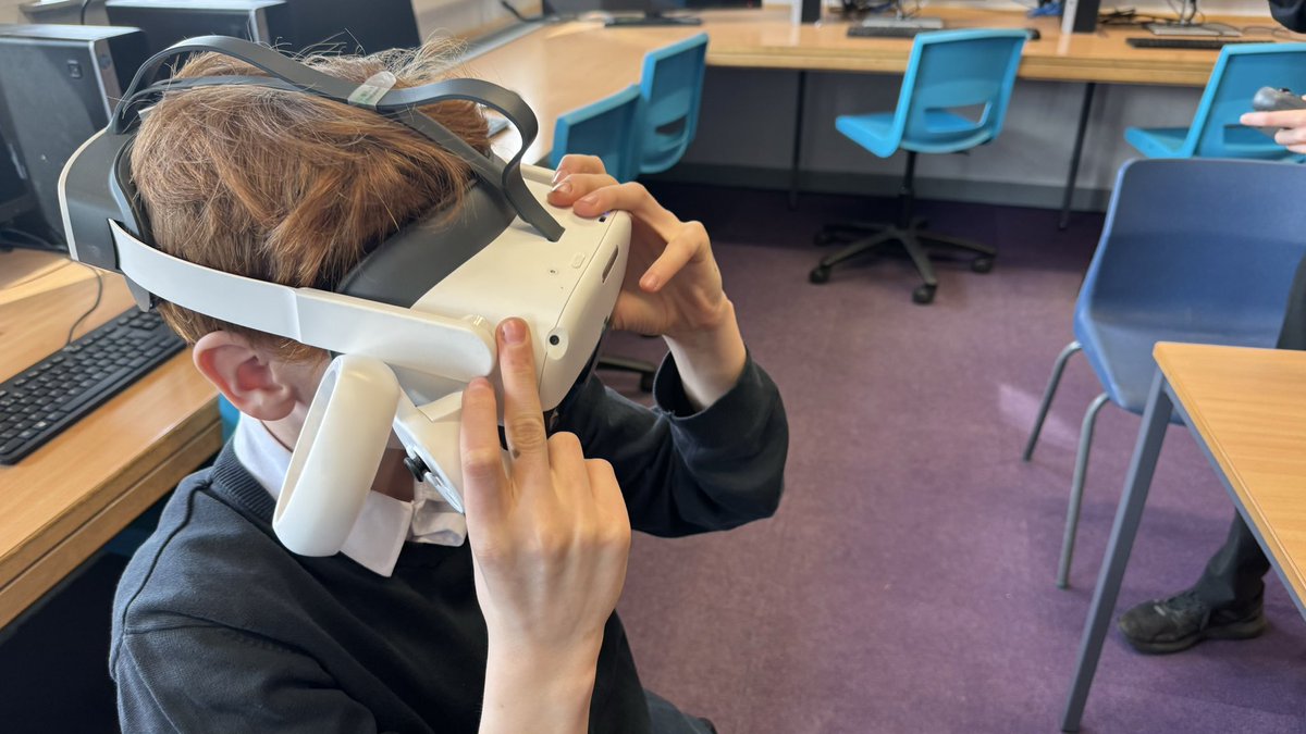 Knox Academy Numeracy and Computing Faculty (@knoxncfaculty) on Twitter photo Today we were delighted to welcome <a href="/mywowscotland/">My World of Work</a> David to <a href="/knoxacademy/">Knox Academy</a> for Scottish Apprenticeship Week. S1’s had great fun using VR headsets to find out more about a construction site and finance sector. Apprentices from Lloyds and Balfour Beatty also gave pupils their insight. Today we were delighted to welcome <a href="/mywowscotland/">My World of Work</a> David to <a href="/knoxacademy/">Knox Academy</a> for Scottish Apprenticeship Week. S1’s had great fun using VR headsets to find out more about a construction site and finance sector. Apprentices from Lloyds and Balfour Beatty also gave pupils their insight.