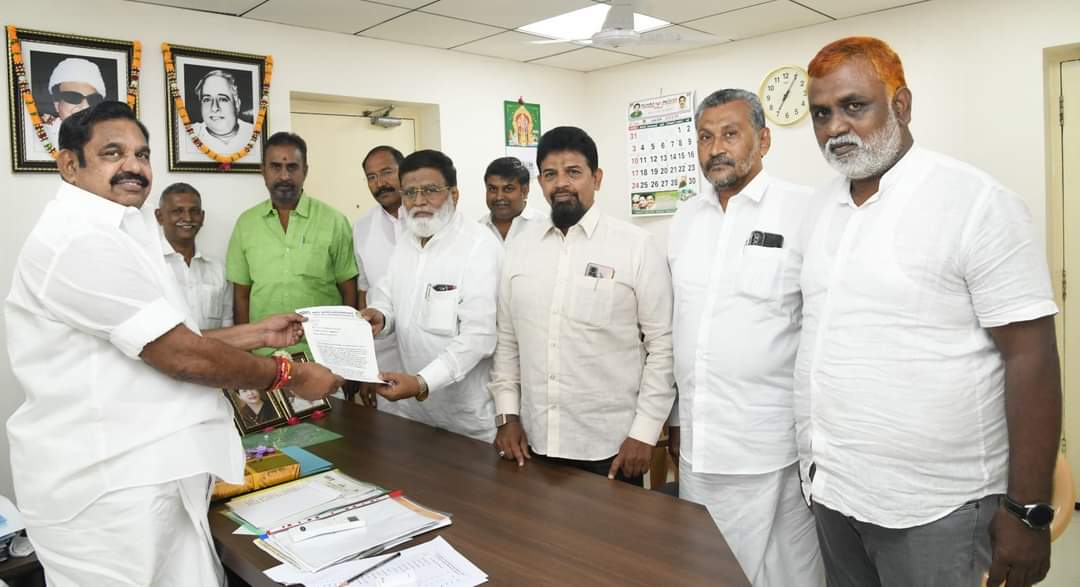spv_army's tweet photo. அஇஅதிமுக பொதுச்செயலாளர்
மாண்புமிகு எதிர்க்கட்சித் தலைவர்
திரு எடப்பாடி பழனிசாமி அவர்களை நேரில் சந்தித்து தங்களது ஆதரவை தெரிவித்த IMMK நிர்வாகிகள் உடன் மாண்புமிகு முன்னாள் அமைச்சர்
திரு SP வேலுமணி அவர்கள்
#IMMK #ADMK
#spvarmy #EPS #EDAPPADIYAR #SPV #SPVelumani #AIADMK #ADMK_CBE https://t.co/emzytRzmC5