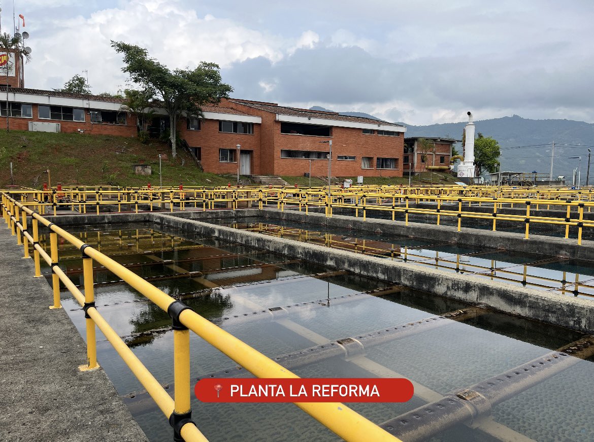 EMCALIoficial's tweet photo. En el marco del proyecto de optimización de plantas y con el ánimo de disminuir costos operativos, el Gerente de Acueducto y Alcantarillado @maurojg, y el Gerente de Energía @jdinsu, buscan alternativas de generación de energía eléctrica. https://t.co/RC8N1f5NWE