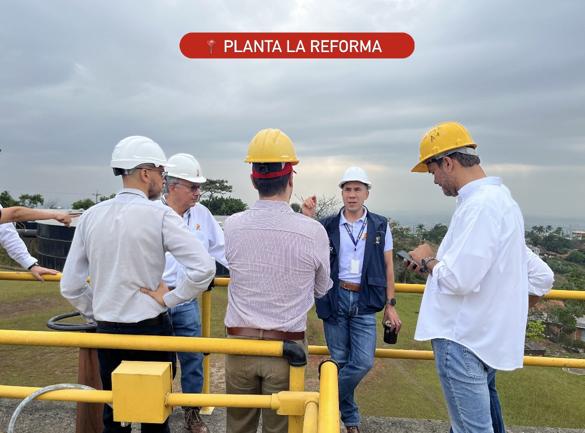 EMCALIoficial's tweet photo. En el marco del proyecto de optimización de plantas y con el ánimo de disminuir costos operativos, el Gerente de Acueducto y Alcantarillado @maurojg, y el Gerente de Energía @jdinsu, buscan alternativas de generación de energía eléctrica. https://t.co/RC8N1f5NWE