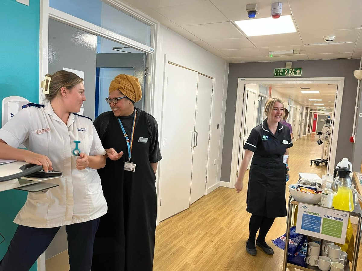 Last week, the Practice Educators teamed up with the University of Bradford and BTHFTs Pastoral Midwife for the tea trolley to speak to staff and students about feedback. As you can tell, the prospect of cake and sweet treats is always an exciting one! 🍰🍫 @BTHFT_OMS