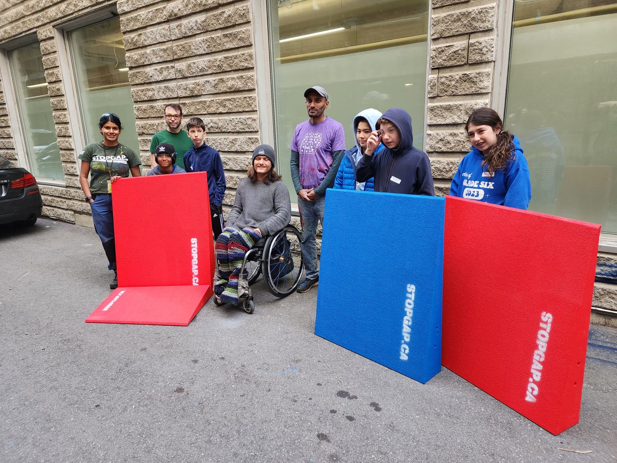 Thank you to the staff and students of @paulpennadjds who joined us recently for a Paint Day as part of our School Project program 🍎✏️

Want to learn more about our School Project? Visit: stopgap.ca/get-involved/s…