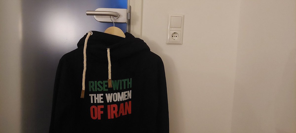 Amygdala calm down (@schrokim) on Twitter photo Morgen ist internationaler Frauentag, habe mir mein Outfit schon rausgehängt. Morgen ist internationaler Frauentag, habe mir mein Outfit schon rausgehängt.
