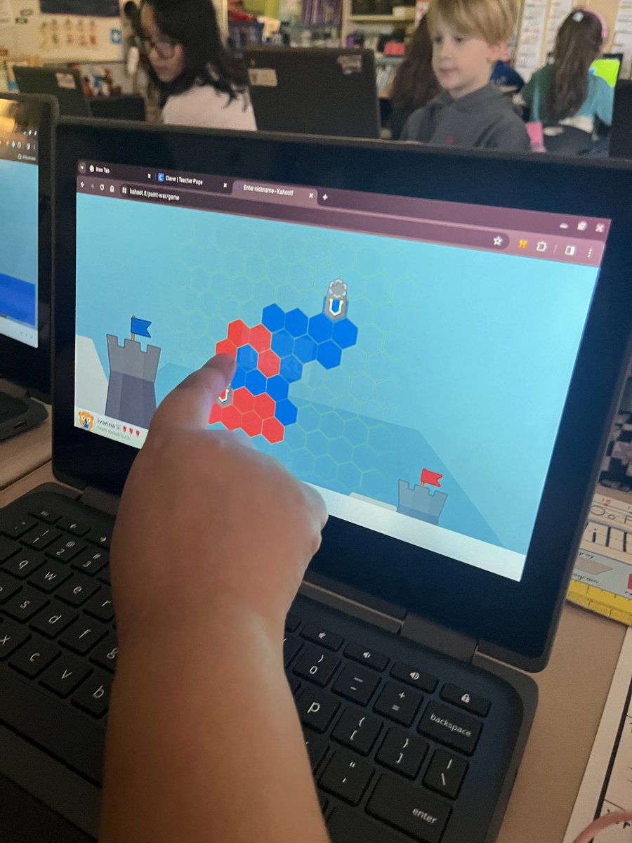 Garman_2ndSTARS's tweet image. Reviewing for our history test is extra fun when we use @Kahoot #teamchallenge mode @HanStElem. #hpsdawesome