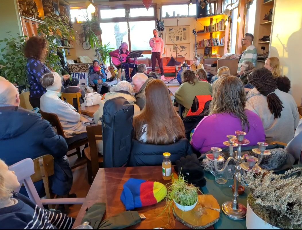 natuurkamer's tweet photo. Zondag 10 maart hebben we va. 16.00 uur weer een open podium! Kom je kijken of doe je mee? 🎶💃🎤😃🕺🎺 
#sloterpark #openpodium #gaset https://t.co/wzvv4HQ4CK