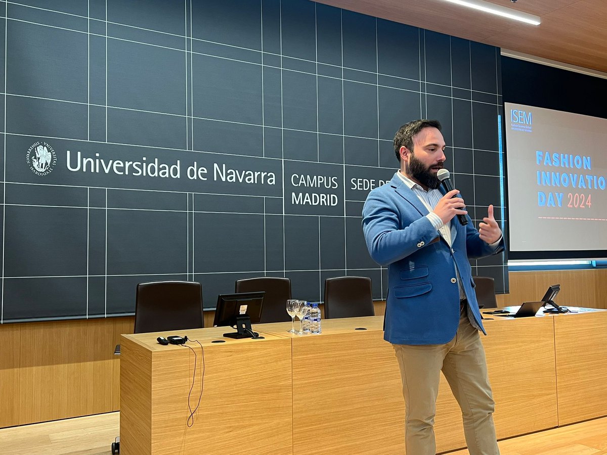 Ángel Niño (@angelninoq) on Twitter photo En el corazón de la revolución tecnológica encontramos sectores como el de la #moda.
Su aplicación empieza por el #marketing y llega hasta la automatización de procesos.
Un placer participar en este foro de innovación organizado por <a href="/ISEMfbs/">ISEM Fashion Business School</a> En el corazón de la revolución tecnológica encontramos sectores como el de la #moda.
Su aplicación empieza por el #marketing y llega hasta la automatización de procesos.
Un placer participar en este foro de innovación organizado por <a href="/ISEMfbs/">ISEM Fashion Business School</a>