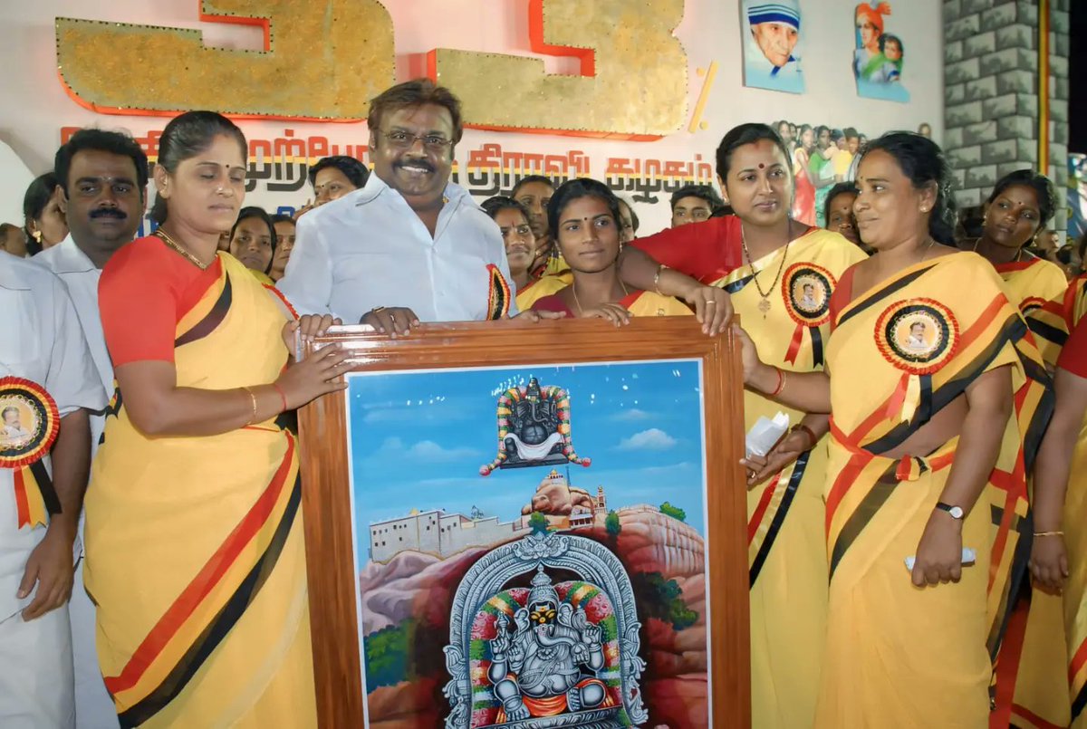 PremallathaDmdk's tweet photo. பெண்கள் நாட்டின் கண்கள் - கேப்டன் விஜயகாந்த் 

உலக மகளிர் தினத்தை முன்னிட்டு, திருச்சி மகளிர் மாநாட்டில் கேப்டன் விஜயகாந்த் அவர்களுடன் எடுத்துக் கொண்ட புகைப்படகள் அவரின் நினைவாக இதோ உங்களுக்காக.

#PremallathaVijayakant #Premallatha
#CaptainVijayakant #Dmdk #InternationalWomensDay https://t.co/yJUCdorHyT