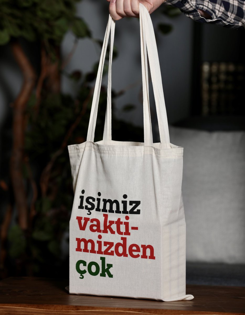 Bu gönderiyi RT edip beğenenler arasından 5 kişiye İşimiz Vaktimizden Çok baskılı bez çanta hediye ediyoruz.