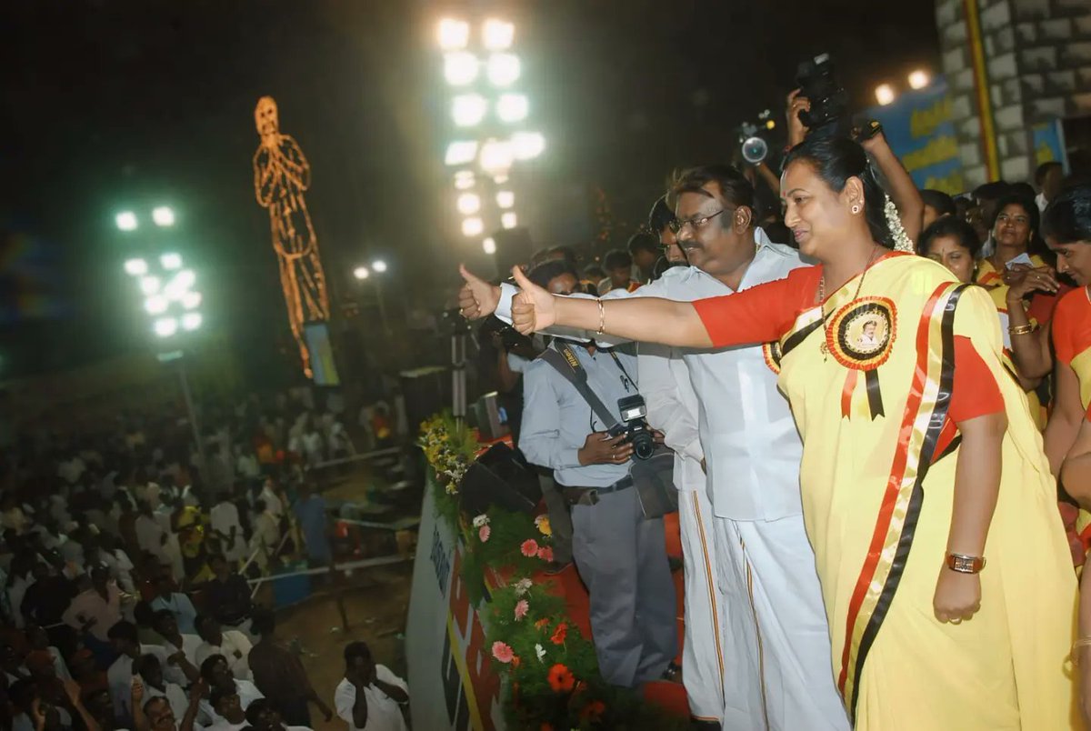 PremallathaDmdk's tweet photo. பெண்கள் நாட்டின் கண்கள் - கேப்டன் விஜயகாந்த் 

உலக மகளிர் தினத்தை முன்னிட்டு, திருச்சி மகளிர் மாநாட்டில் கேப்டன் விஜயகாந்த் அவர்களுடன் எடுத்துக் கொண்ட புகைப்படகள் அவரின் நினைவாக இதோ உங்களுக்காக.

#PremallathaVijayakant #Premallatha
#CaptainVijayakant #Dmdk #InternationalWomensDay https://t.co/yJUCdorHyT