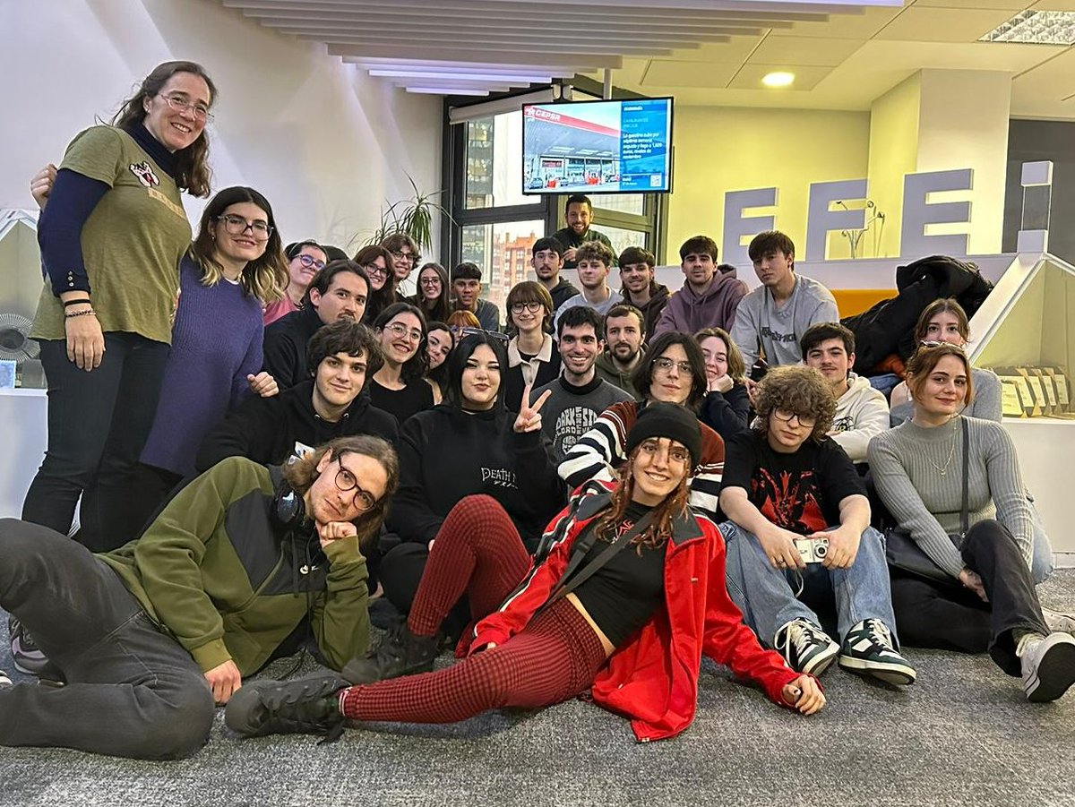 EFELafototeca's tweet photo. Hoy hemos recibido en @EFELafototeca a un nutrido grupo de estudiantes de Documentación de Comunicación Audiovisual de la Universidad Miguel Hernández de Elche @UniversidadMH que visitaron el archivo fotográfico de EFE. ¡Gracias! Ha sido un placer conoceros. #UMH #EFEfototeca https://t.co/qt0TcEOKrG
