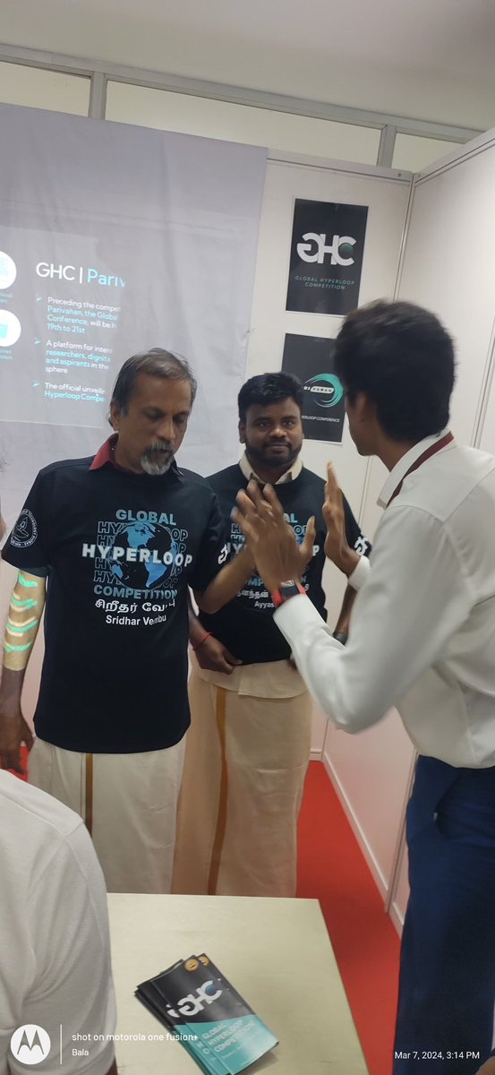 ShridSuresh's tweet photo. Really grateful to have renewed blessings from @svembu and @TenkasiAnanthan sir at the #InnovateTN at Kalasalingam University. 

Hope to meet you again at IIT Madras sir. @iitmadras https://t.co/qmAziXavyt