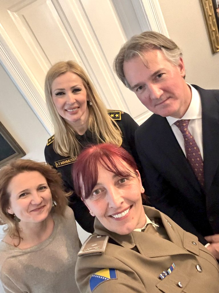 JulianReillyUK's tweet photo. Rodno-zasnovano nasilje jedan je od gorućih problema u 🇧🇦. Okupili smo inspirativne žene i muškarce koji rade na njegovom rješavanju, kroz obrazovanje, podršku žrtvama, donošenje i provođenje zakona ili monitoring rada odgovornih, kako bi potaknuli i ojačali njihovu suradnju #IWD https://t.co/9NIgEN0rrG