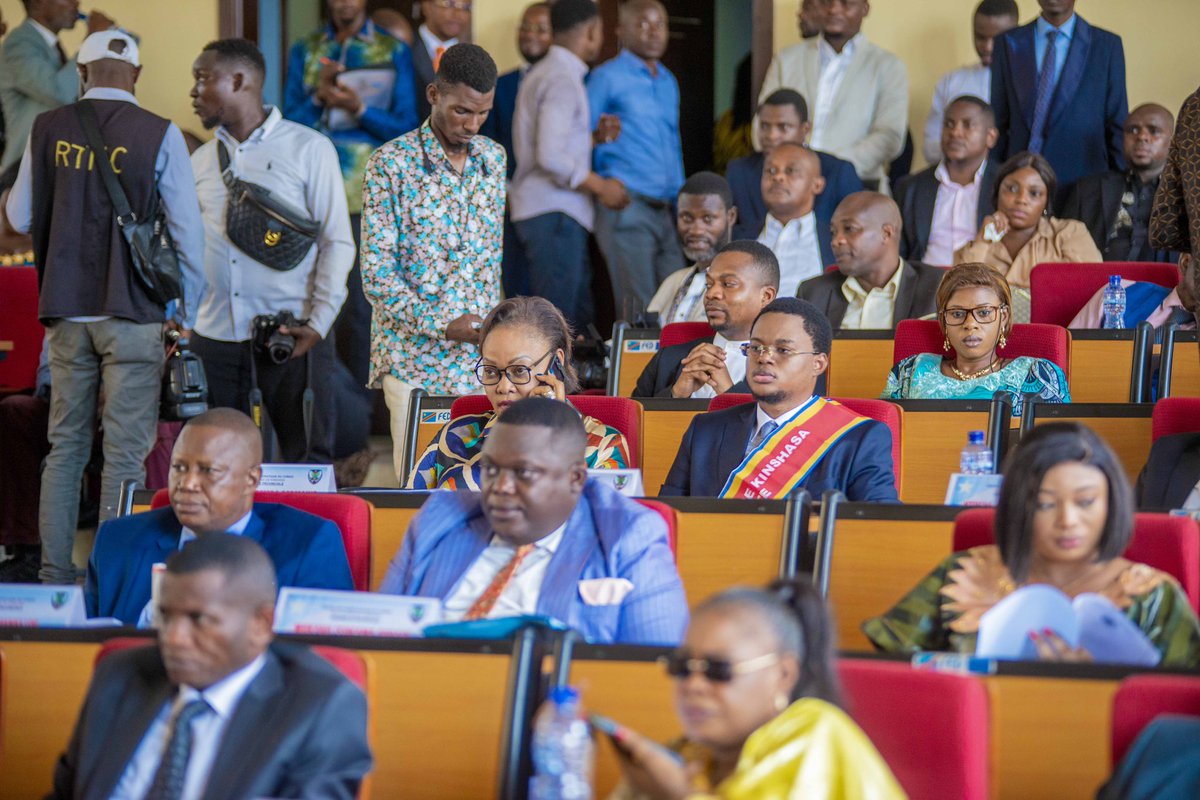 jaredpanzubbk's tweet photo. #RDC #Kinshasa : Ce jour marque le début de notre mandat de Député Provincial, mandat durant lequel nous allons travailler pour représenter les intérêts des Kinois et travailler pour la salubrité publique, la sécurité de proximité, la lutte contre la criminalité, la bonne gouvernance économique de notre province, et avec rigueur, nous allons nous investir pour un contrôle parlementaire rigoureux des actions de l’exécutif Provincial. 

Bandalungwa peut compter sur nous ❗️
Merci à Son Excellence @PatrickMuyaya pour la confiance 🙏