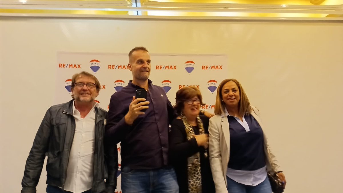 remaxsolucion's tweet photo. Día de Recargas REMAX en Antequera, para las zonas de Andalucía y Extremadura.
Felicitamos a todo el equipo por los reconocimientos recibidos, y agradecemos como siempre a la organización por un evento siempre necesario. 👏🥰
¡Enhorabuena compañer@s! 🏆🎉✨👏🤩 https://t.co/T0SrLo0uPS