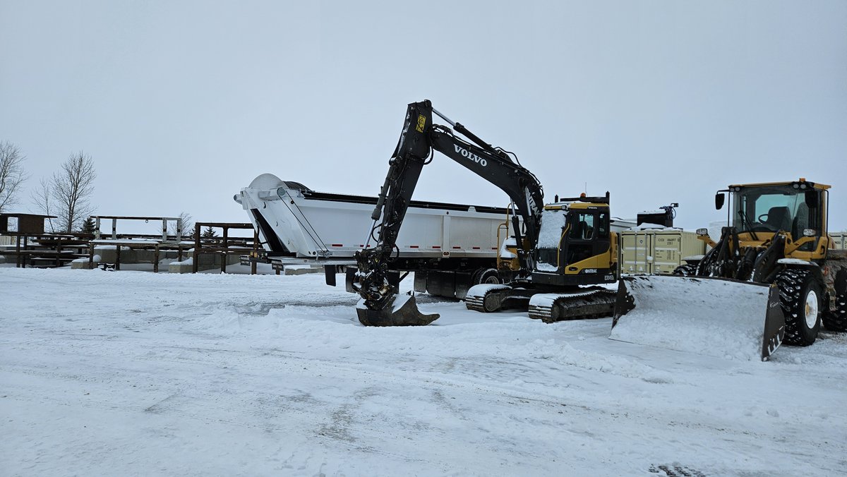 RichardWiebe204's tweet image. We would like to thank Ontrak on the purchase of 2 brand new Canuck Trailers R3 2800 tandem end dumps. #quereltrailers #enddump #canucktrailers #graveltrailer #haulmore