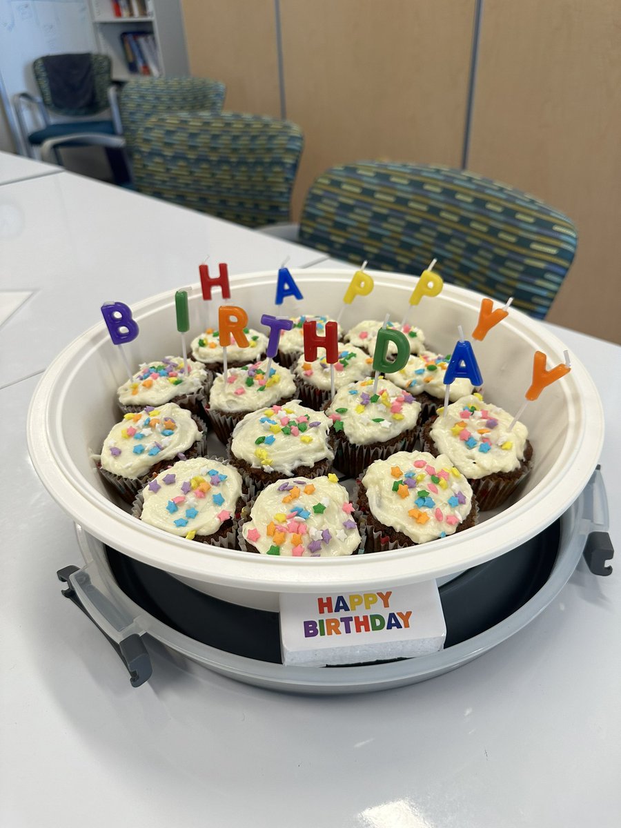 Celebrating birthdays during lab meetings is always a good idea @ealipsteine