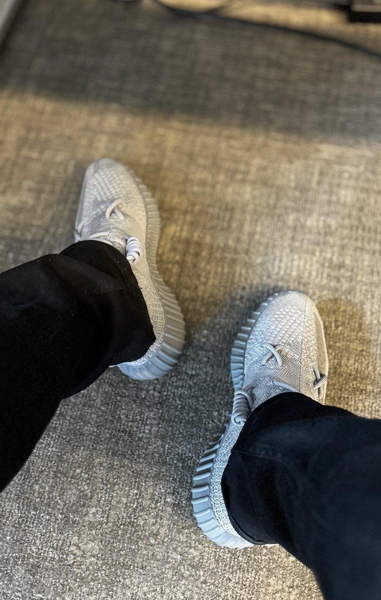 OhThatsTrell's tweet photo. What’s on your feet today? 👀
👟: 2024 Adidas x Yeezy Boost 350 v2 - “Steel Grey”
#SteelGrey350v2 #YZY350 #KOTD #KicksAtWork #OfficeKicks #FakeYeezy😏 https://t.co/LH5wGnsThN
