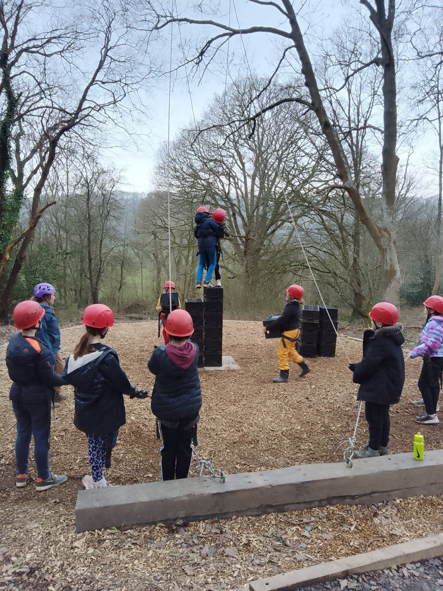 SomersParkReads's tweet photo. Great team work year 4 during crate stacking this morning @SomersPark4EM @SomersPark4MF @SPMVCedar https://t.co/ZqrDuQHkvn