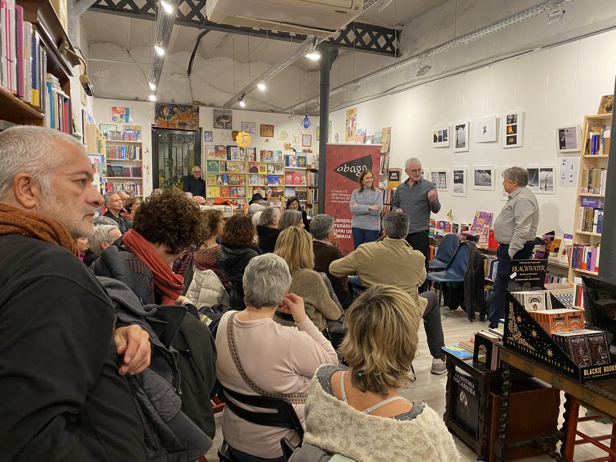 MartaSelvas's tweet photo. Èxit de públic a la presentació de Crits de guerra, la nova novel·la del Raimon Portell. Amb dos presentadors de luxe: Enric Gomà i Clàudia Pujol a la fantàstica llibreria Obaga. https://t.co/pJsKajzrqo