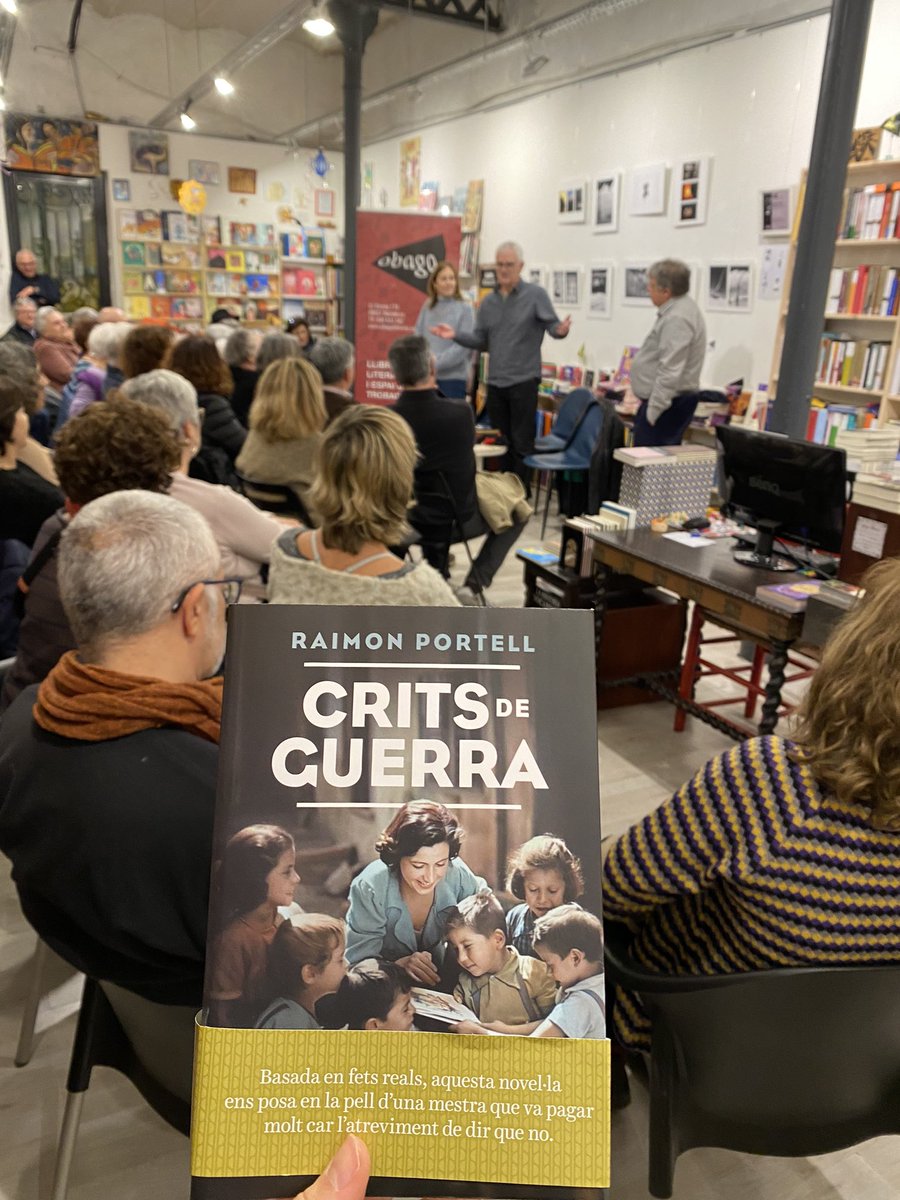MartaSelvas's tweet photo. Èxit de públic a la presentació de Crits de guerra, la nova novel·la del Raimon Portell. Amb dos presentadors de luxe: Enric Gomà i Clàudia Pujol a la fantàstica llibreria Obaga. https://t.co/pJsKajzrqo
