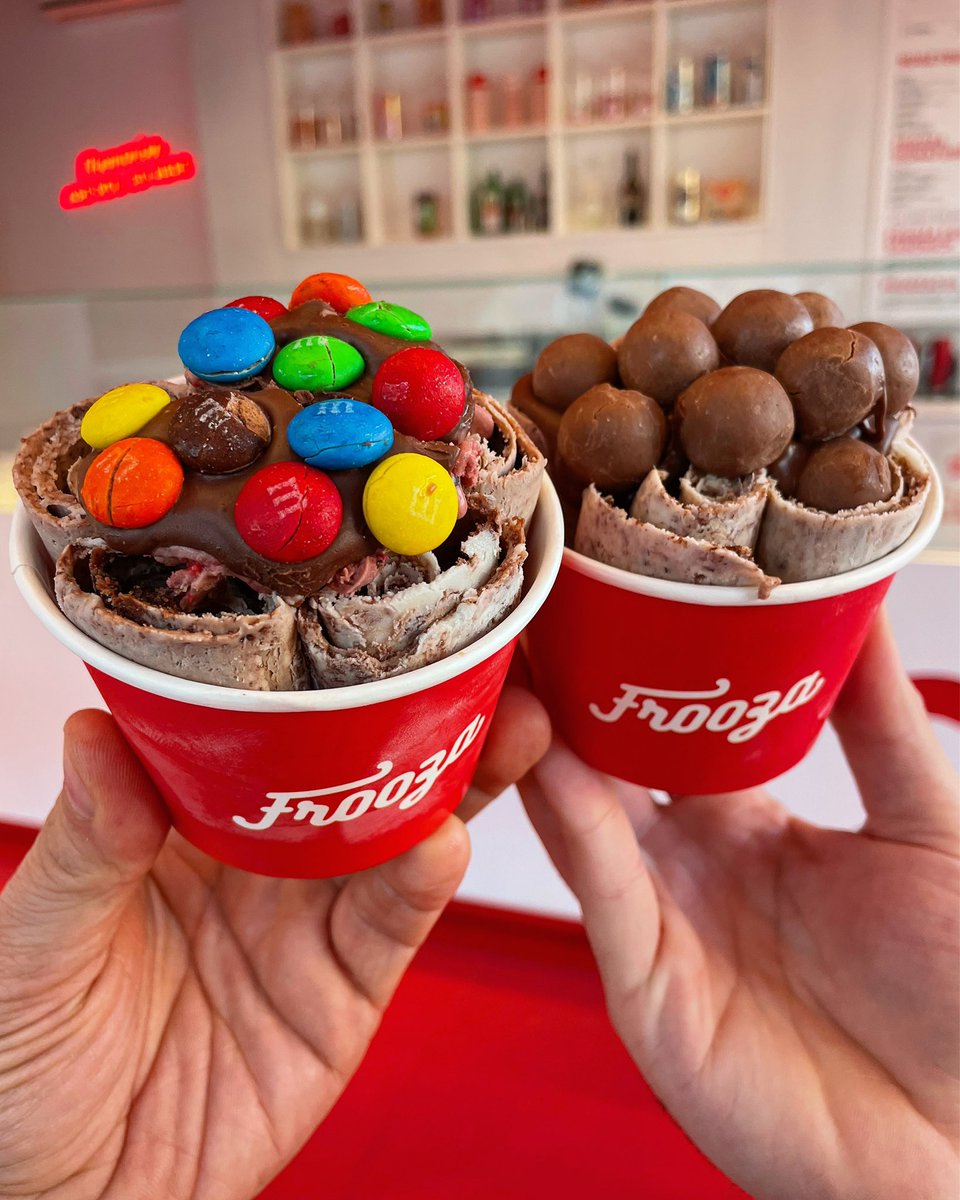 FroozaBooza's tweet photo. Topped with @mmschocolate or #maltesers?

#Frooza #FroozaBooza #lebanon #icecream #icecreamlover #icecreamrolls #insiderdessert #bestfoodfeed #bestfood #lebanesfood #mmschocolate #nutella #icecreamaddict https://t.co/NfH3bMqtmW