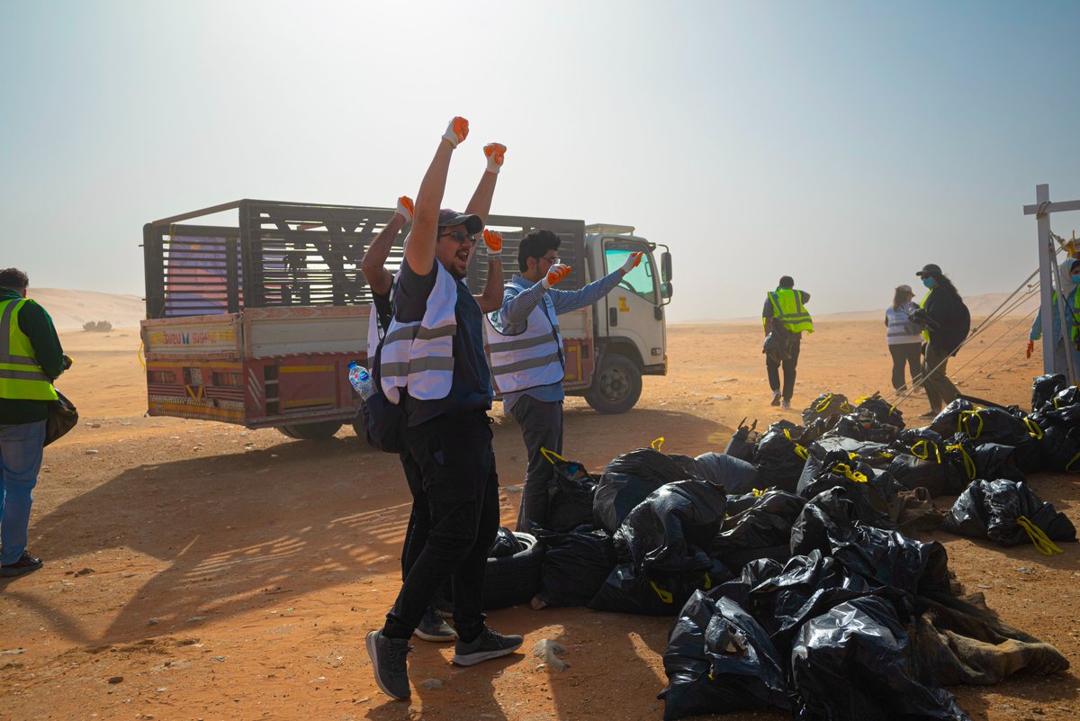 GreenTeamMSA's tweet photo. On Saturday Feb 24th, a group of 102 @MSA_AU students from @Alfaisaluniv joined us in cleaning up Lake Khararah! A special thanks to @Amanatalriyadh for making this event possible. 

Together, we can make a difference! #Vision2030 #RiyadhGreenCleanUp #SustainableLiving 💚 https://t.co/m9a7GhWLPu