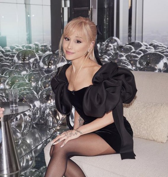 PopCrave's tweet photo. Ariana Grande stuns in her interview with Apple Music. https://t.co/1OpD3uVaF6