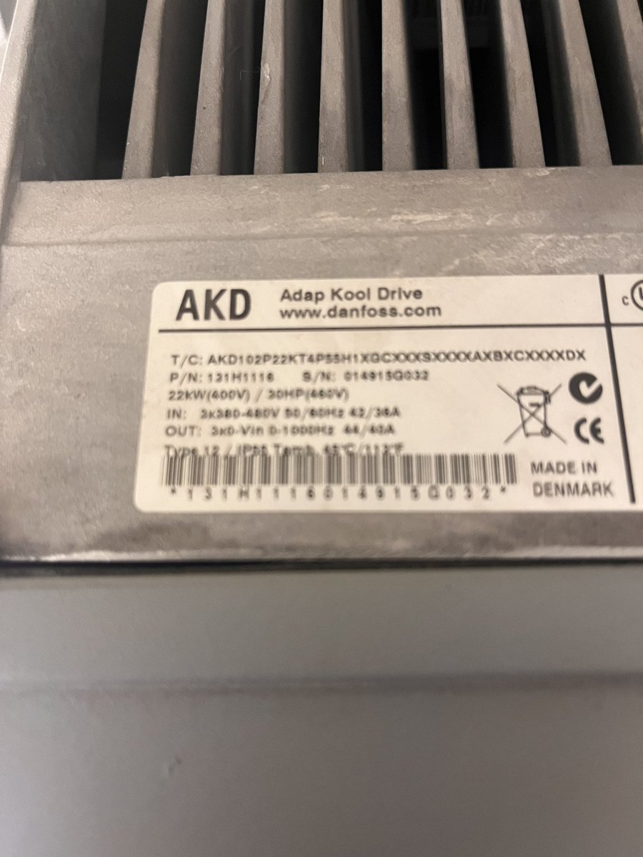 Ekihuuskonen's tweet image. Nyt edullisesti Danfoss AKD taajuusmuuttaja. 22kW. 
Vaikkapa liesituulettimen moottorille 😁

#danfoss #taajuusmuuttaja #automaatio