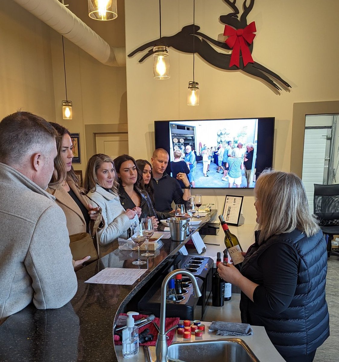 Quick reminder - we are #OPEN! Come down and see us Friday to Sunday 12-4pm. Feel free to book online or drop in. Tasting fees are waived with the purchase of two bottles, or donated to the SORCO Raptor Rehab Centre. So a win-win either way - see you soon!
#winetasting #bcwine