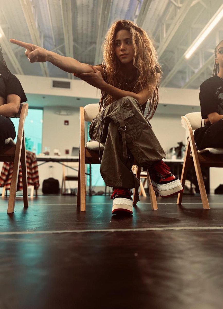 ConcertsSaudi's tweet photo. ”مفاجأة“ حفلات موسم الرياض قد تستمر بعد نهاية شهر رمضان المبارك ، عكس المواسم الماضية حلم رؤية النجمة شاكيرا لأول مره وفرقة كي بوب عالمية للمرة الرابعة على التوالي لم ينتهي بعد https://t.co/MYcjVunJda