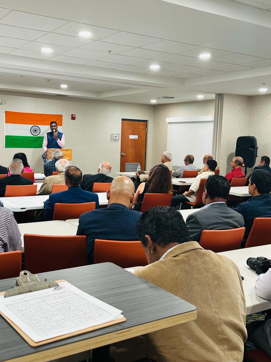 Consul General @lrameshbabu paid homage to Mahatma Gandhi statue at Gandhi Square, Davie, Florida. Later, CG engaged with the vibrant Indian community and discussions held on ways and means of enhancing bilateral partnership focusing on diaspora related issues.