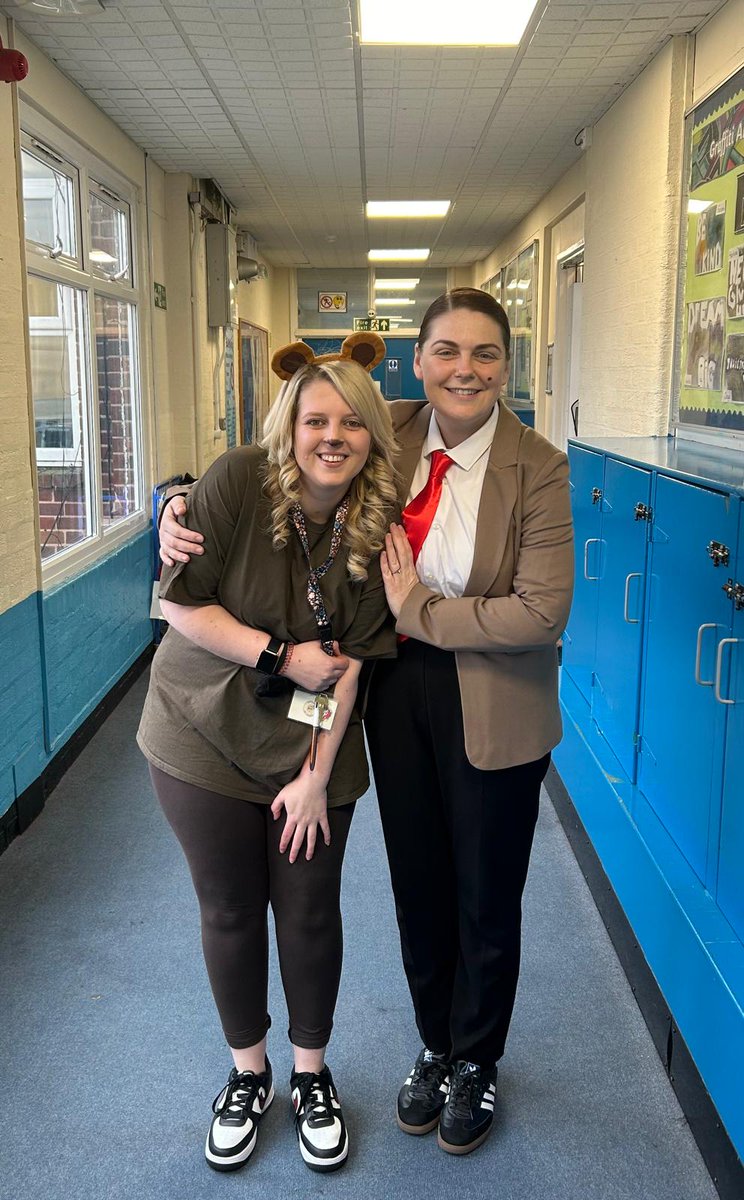 MissDevlin91's tweet photo. Mr Bean &amp; his bear enjoyed world book day today! 😂🐻 @UplandsManor https://t.co/y1vSLvGNjz