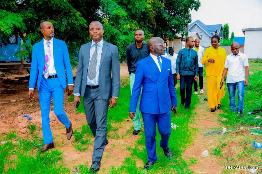 Soucieux de rendre de plus en plus viable la Faculté de Médecine humaine, le Recteur Victor KALUNGA TSHIKALA avec son Comité de Gestion ne cesse de multiplier les bonnes intentions par des actions concrètes sur les cliniques universitaires.