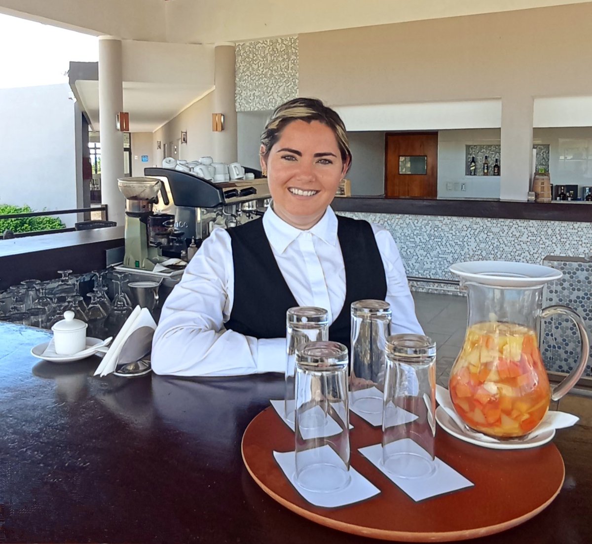 Refresh your day with a delicious drink! 🍹 #GranMarenaCayoCoco #GranCaribeHotels #JardinesdelRey #Cuba