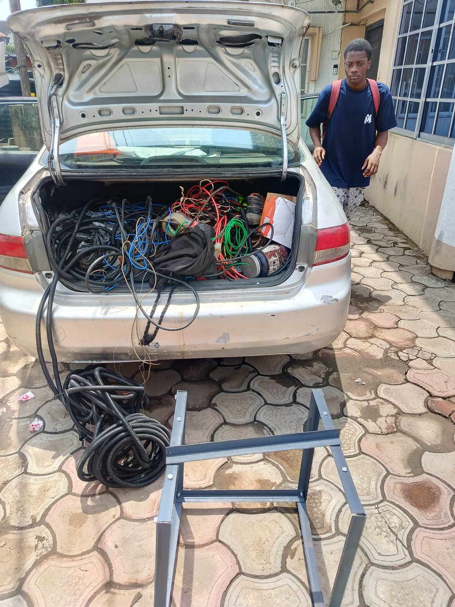 SeleniumTeck's tweet image. Today In Ogudu GRA, We executed a First Class 2.5kva inverter &amp;amp; 2x 220Ah Batteries setup 

Our installations are warranty backed | After service support

Call 08181287661 for quotation

Ondo Davido #NINmodification Buju Access bank #Binance Peter Obi Chioma