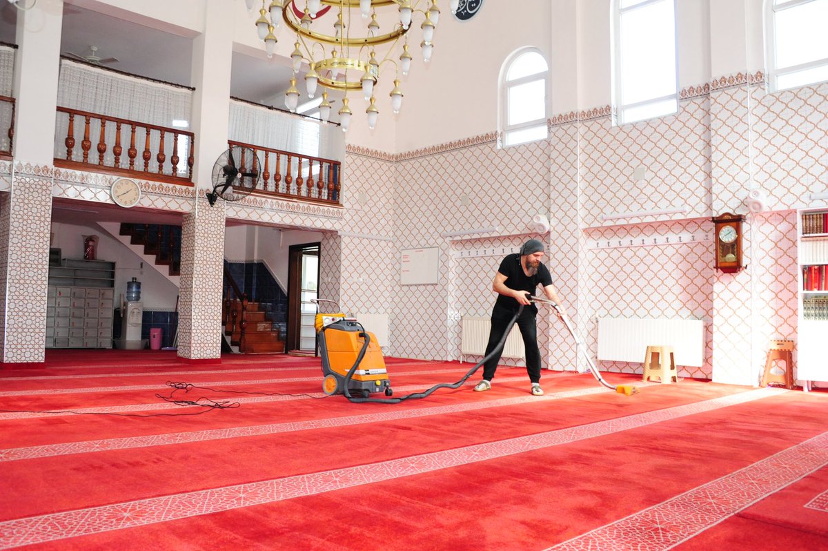 fcalkaya35's tweet photo. 20 yıldır her Ramazan Ayından önce Belediyemizin yaptırdığı gibi bu yılda ilçemizdeki Cami ve Mescitlerimizin temizliğini yaptırdık. Şimdiden Hayırlı Ramazanlar diliyorum. https://t.co/cG4zH9Twe7