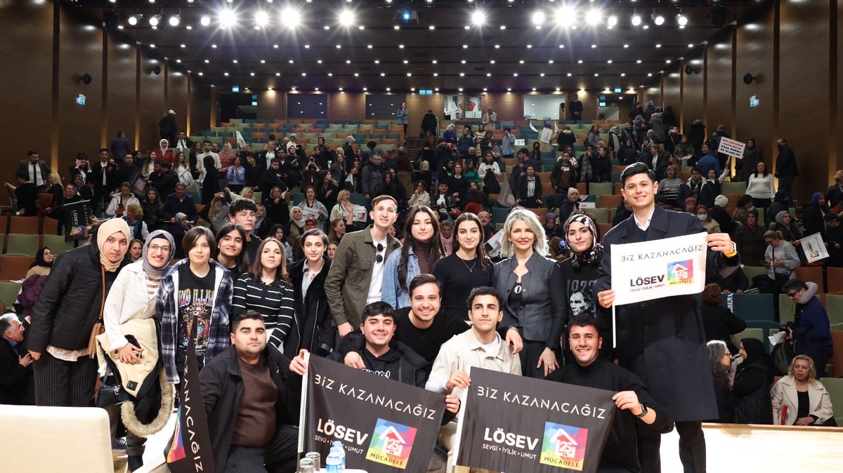 hulya_unver's tweet photo. Aslında çok merak ediyoruz:
Siz kimin ruhsatını kime vermiyorsunuz ?
#lösanteyetamruhsat https://t.co/wjzTVMYS22
