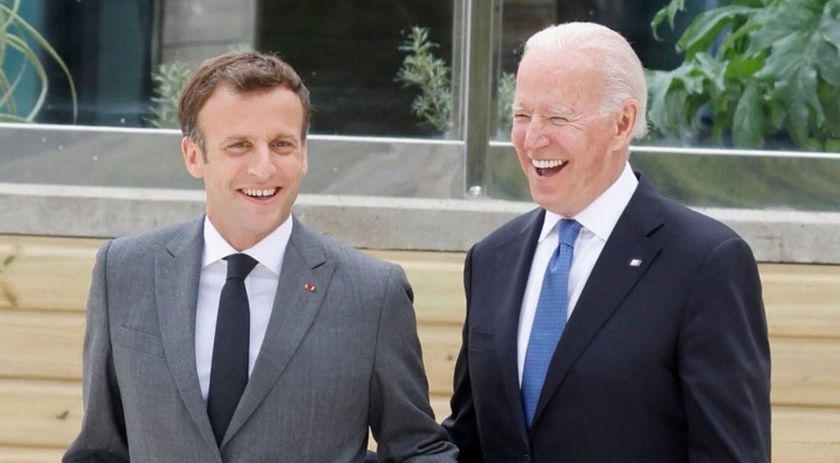 Nini_MacBright's tweet photo. - Et là je dis à Poutine : "on va envoyer des troupes au sol"
- Ah ah, well done Georges Pompidou ! https://t.co/OnKiKhlmag
