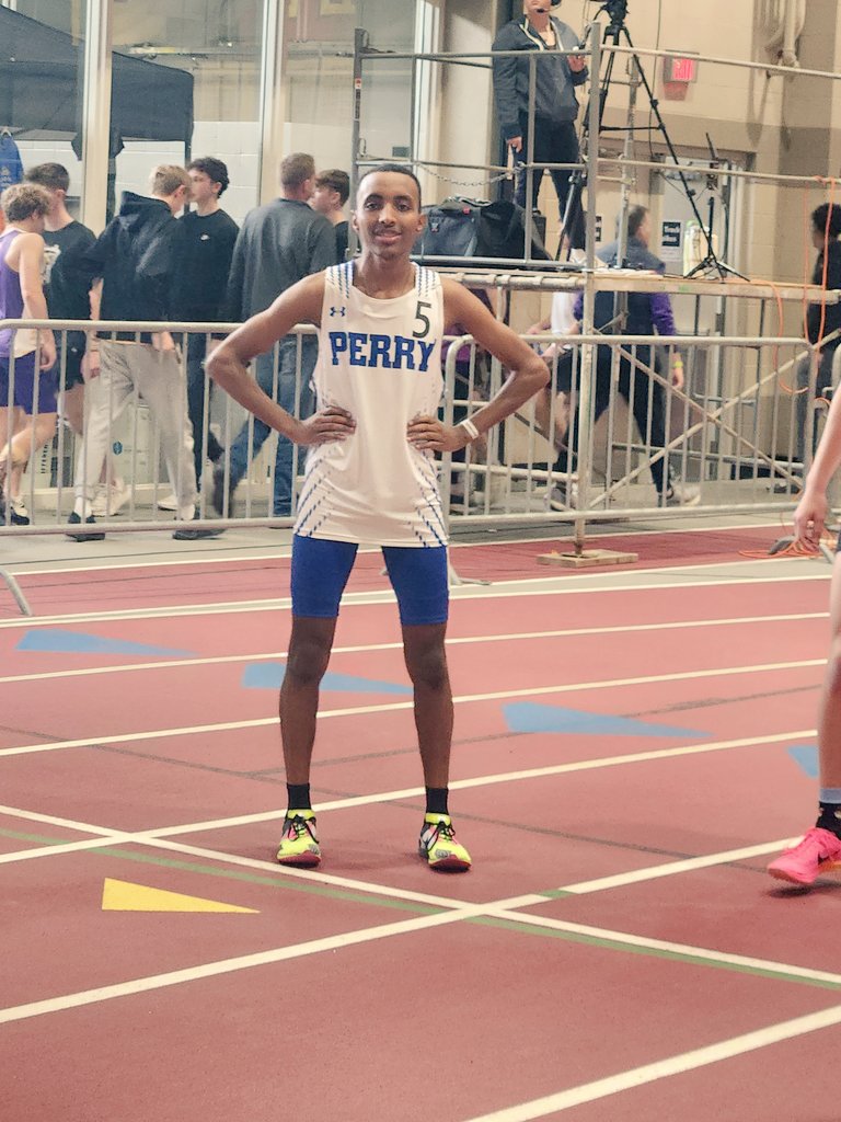Run_PHS's tweet image. Yonas with the 800! Representing Perry well!!!