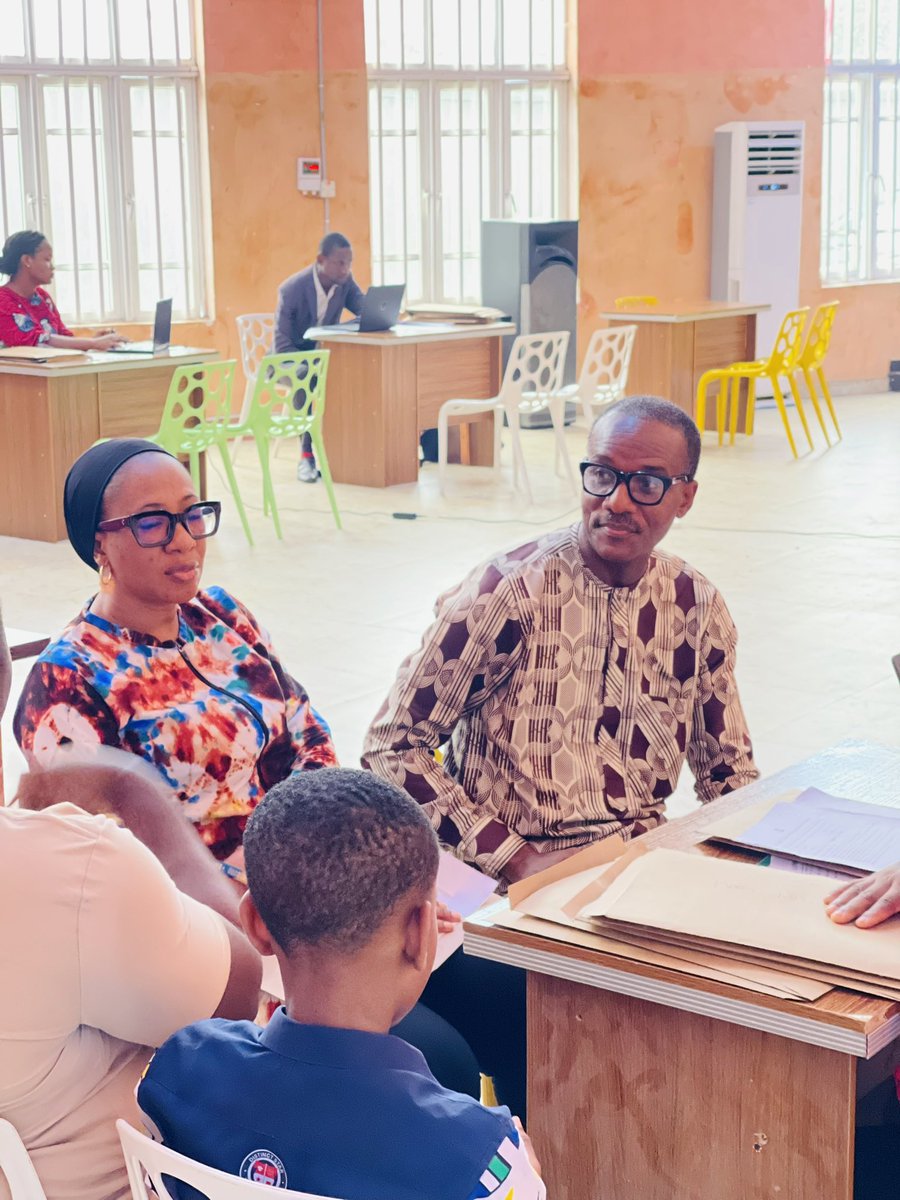 Distinctstarsch's tweet image. Fulfilling our vision of raising the total child involves the full cooperation of both the school and the home front.
This is why we prioritize keeping our parents informed on the school activities of our amazing stars.

Highlights from the last parent tea morning. 

#bedistinct