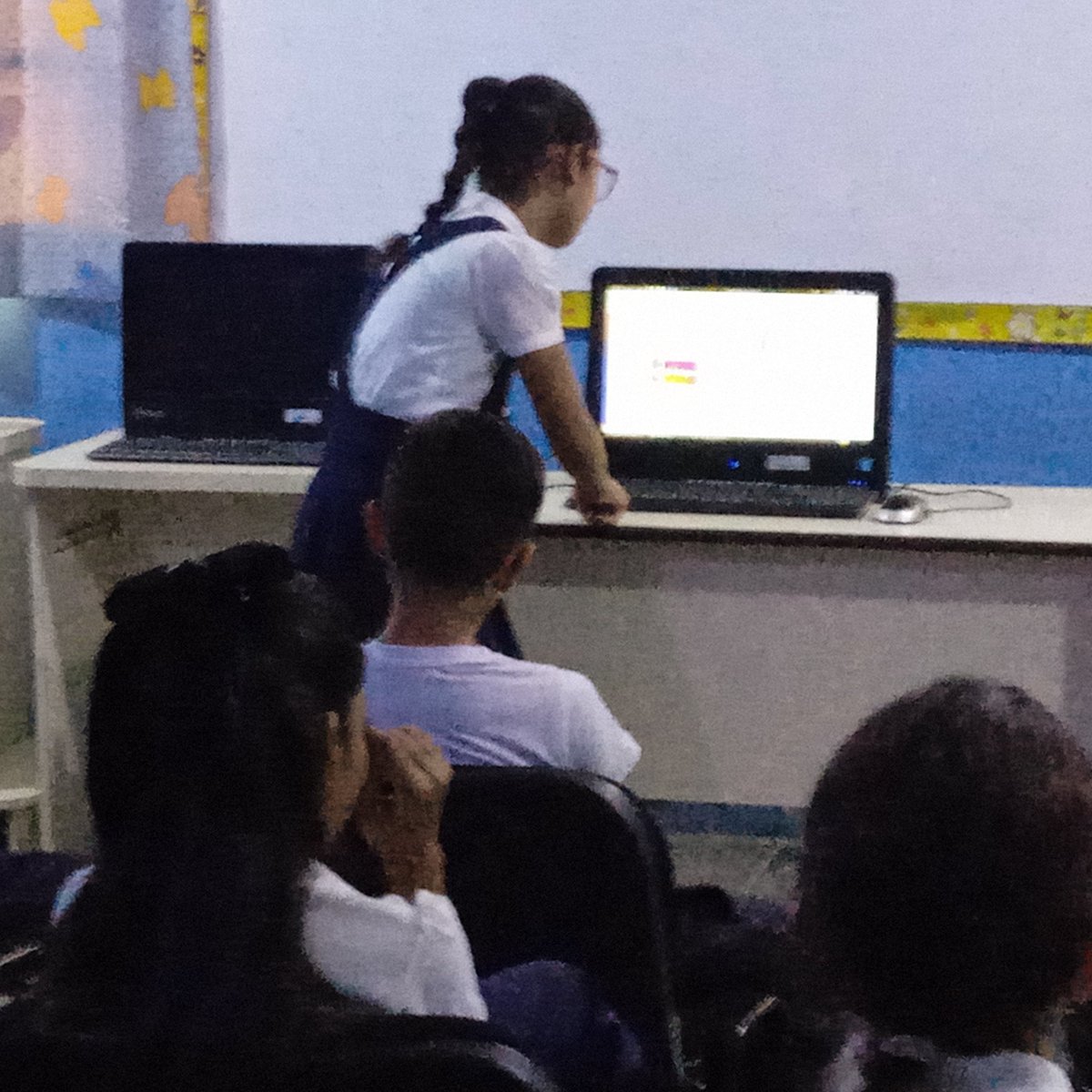 Cbit Mendoza Rubio realiza charla  sobre Uso Educativo de las redes sociales a estudiantes de 6to grado sección  A #SomosFundabit 
@MPPEDUCACION
<a href="/_LaAvanzadora/">Yelitze Santaella</a>
<a href="/leivi24/">Leivi/Oceanía</a>
<a href="/Fundabit_/">FundabitOficial</a> 
<a href="/FundabitBnas/">Fundabit Barinas</a>