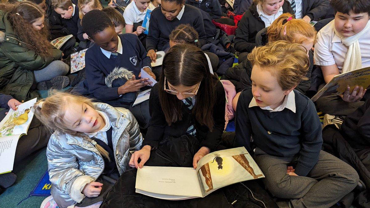 SHPSYear6's tweet photo. @thurrocklibrary thank you for having us this afternoon. Year 6 really enjoyed reading some of your books with Year 1 https://t.co/HtQsy26uME