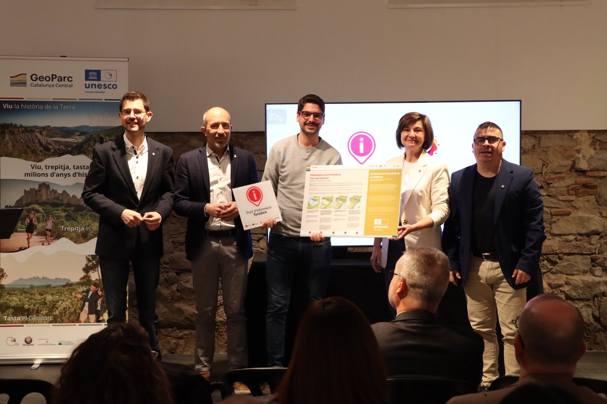 🆕Ahir vam assistir a la 1a Jornada del sector turístic del #Bages al Museu del Barroc de #Catalunya. Moltes gràcies pel distintiu, Les Acàcies som Punt d'Interès Turístic del Bages. Donem valor al territori que ens envolta, el qual ens proporciona la qualitat dels nostres vins🍇