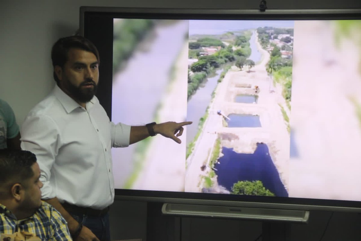 AlcDeGirardot's tweet photo. #CogeDato ✅ @RafaelMaracay21 “80 metros diarios de colectores estamos sustituyendo en el municipio a través del Plan Maestro de Aguas Servidas con la sustitución de 2600 en dos meses"
#Maracay
#BienestarSocialParaElPueblo https://t.co/UJoaSMw1xP