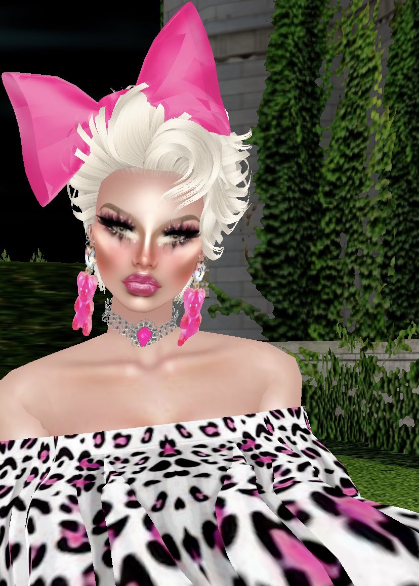 ladydianaaids's tweet photo. category is… #BadKids, #Jasonsrising 🩷 @ITSJEREMYSCOTT designed this look specially for la grande dame! my custom @Moschino punk eleganza extravaganza gave it to you so good, i don’t even gotta use my hands afterwards 🫦 gagged yet? #TheTraitorsSM ⚜️ (+ get into the #DiCut) https://t.co/ziI44vNl9g