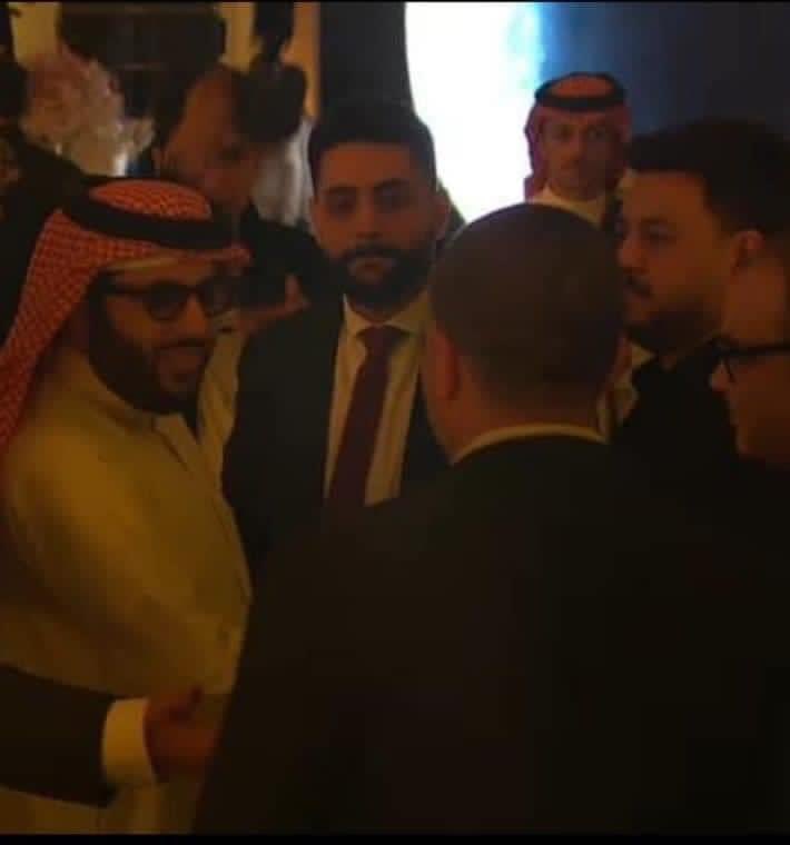 امال كنتوا بتتريقوا علي بيومي ليه منتوا كلكوا بيومي 😐
#تاج_ورد