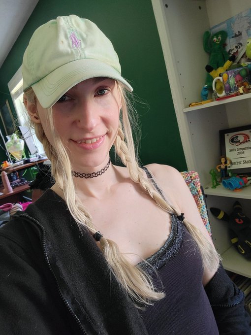 Going to do some yard work! I loveeeee spring cleaning https://t.co/J1zTo8bGRe
