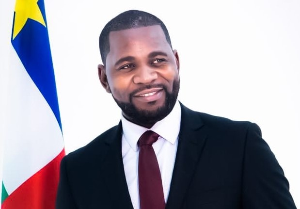 Centrafrique : " Le pronostic vital du député Dominique Ephrem Yandocka est engagé", selon le député Joseph Bendounga qui lui a rendu visite. Enlevé et séquestré depuis le 15.12.2023, Domi est le prisonnier personnel du Néron de Bangui !
letsunami.net/centrafrique-l…