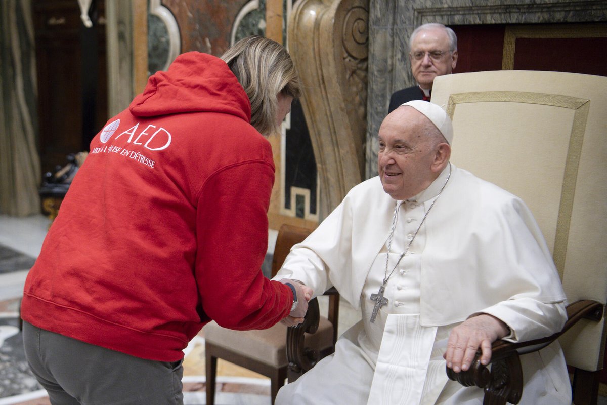 AEDenFrance's tweet photo. 🕯️En janvier, nous avions confié les chrétiens persécutés au Saint Père. En mars, en collaboration avec l'AED, le Pape invite tous les chrétiens à prier pour ceux qui perdent la vie au nom de leur foi. Rejoignez notre chaîne de prière 👉 https://t.co/veE62m7GlR https://t.co/DaW55zLDCB