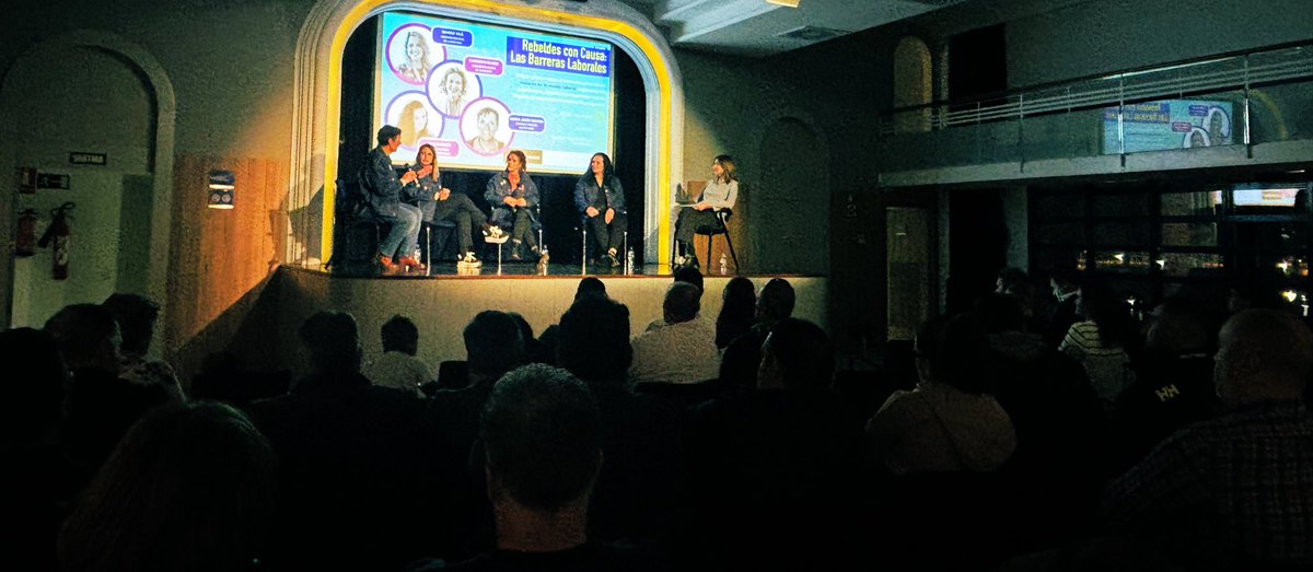 toni_carmona_'s tweet photo. Absolutamente necesario un acto como el que se ha hecho esta tarde en el Teatret del Serrallo. Cuatro mujeres trabajadoras y sindicalizadas nos cuentan la realidad del mundo laboral en nuestro país.

Siguen existiendo barreras laborales y vamos a luchar para eliminarlas. https://t.co/rVxQVUH8rM